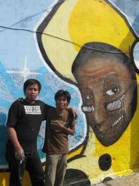 Rumah Warga Penuh Warna dan Mural