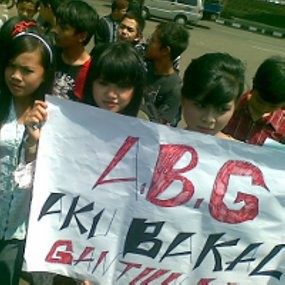 Puluhan Polisi Dibacakan Teks Sumpah Pemuda oleh Bocah SMP