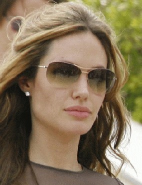 Angelina Jolie Pernah Tidur Dengan Kekasih Ibundanya
