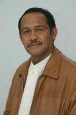 Jelang Vonis, Hadi Djamal Gendong Cucu