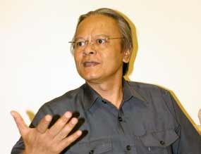 Minta Ditahan, Erry Riyana Surati Susno