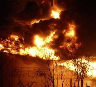 Stasiun Bahan Bakar di India Terbakar