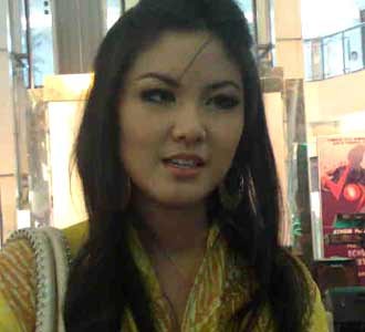 Zizi Berbatik Kuning