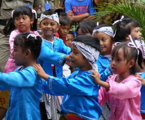 Murid TK Oray-orayan di Depan Gubernur