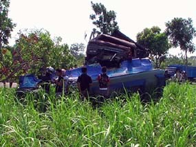 Lagi Bus Vs Truk, 2 Tewas dan 2 Orang Luka