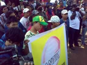 Massa Tandingan Dukung Polri