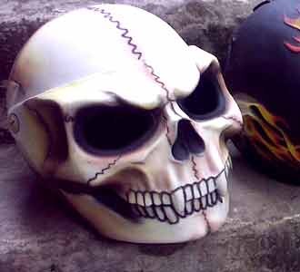 Ganasnya Bisnis Helm Tengkorak