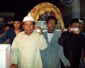 Korban Kecelakaan Dimakamkan di TPU Setempat