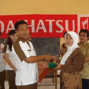 Daihatsu Bantu Sekolah Dasar