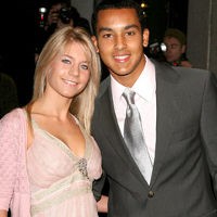 Walcott Hadiahi Pacarnya Ferrari  