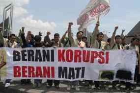 Dukung Bibit & Chandra, Mahasiswa Datangi Mapoltabes Yogyakarta