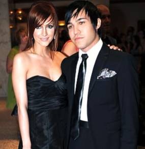 Ashlee Simpson Gantung Musik Demi Anak