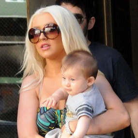 Christina Aguilera Bangga Pamer Video Seksi ke Balita