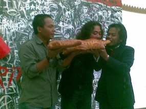 Forum Oposisi Bandung Sama-sama Makan Buaya