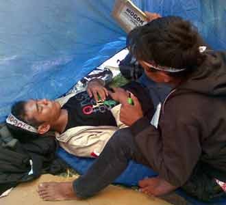 2 Peserta Mogok Makan Pingsan