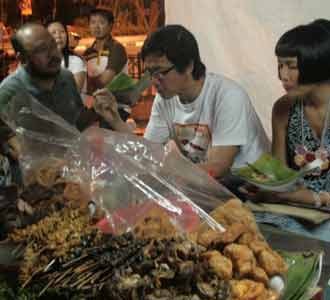 Mecel Lesehan Bareng Addie MS