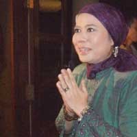 Dewi Yull Tampil di Balai Pemuda Hibur Warga Surabaya 