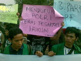 Mahasiswa Pro-Polisi Demo Istana, Minta Tim 8  Dibubarkan