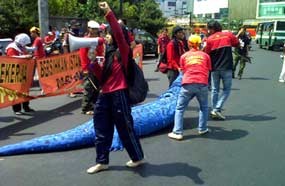 Blackberry Berisi Data Penting Buaya Dicopet di Bundaran HI