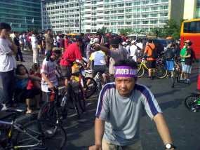 Bundaran HI Macet, Pengendara Sepeda Diusir