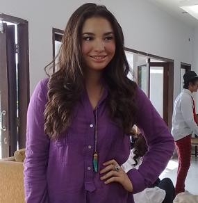 Dituntut Rp 291 Miliar, Manohara Asyik Ikut Kegiatan Sosial