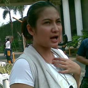 Natalie Sarah Sindir Suami Cepat Mati Karena Rokok