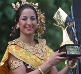 Sang Juara dalam Busana Bali