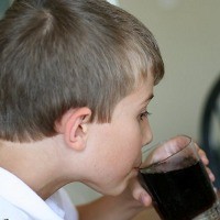 Doyan Minum Manis Bikin Anak Gendut Saat Remaja