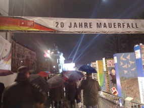 Meruntuhkan Lagi Tembok Berlin