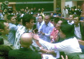 Rapat Komisi III dengan Kompak Berlangsung Ricuh