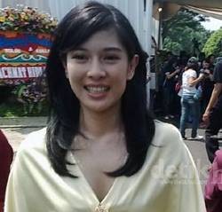 Ditanya Soal Kawin, Dian Sastro Senyum-senyum