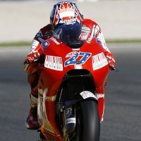 Stoner Ungguli Duo Yamaha
