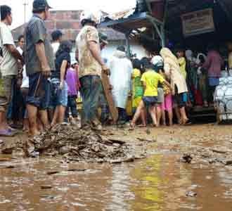 Pasar Lereng Longsor, 2 Tewas