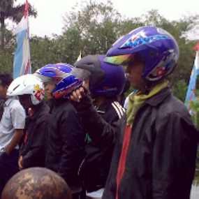 Pakai Helm, Seribuan Buruh Cimahi Tuntut Kenaikan UMK