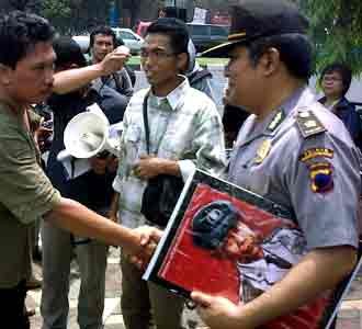 Polisi Diminta Teladani Hoegeng