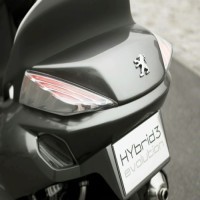 Peugeot Coba Buat Skuter Roda Tiga