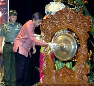 Boediono Buka Pameran OVOP