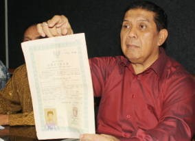 Bantah Palsukan Ijazah, Bupati Simalungun Tunjukkan yang Asli