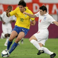 Nilmar Antar Brasil Atasi Inggris