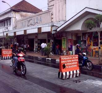 Jalan Braga Mirip Gambang
