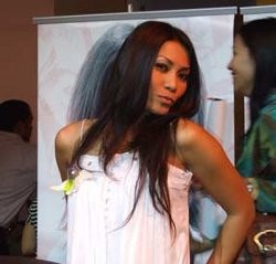 Konser Disponsori Rokok, Anggun Diprotes