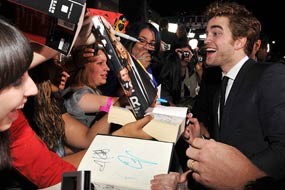 Ratusan Fans Rela Berkemah Demi Premiere New Moon