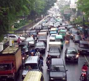 GMBI Geruduk Mapolwiltabes, Jalan Merdeka Macet