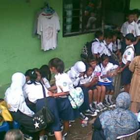 Hari Ini Dimakamkan, Puluhan Teman SMP Hadi Datang Melayat