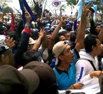 Buruh Geruduk Pemkab Bandung