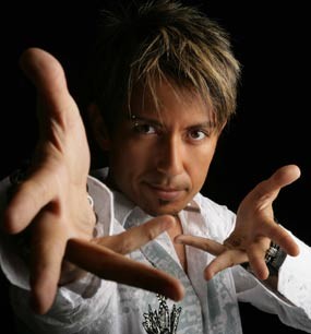 Cyril: Simply Magic, Pertunjukan Sulap Kelas Dunia