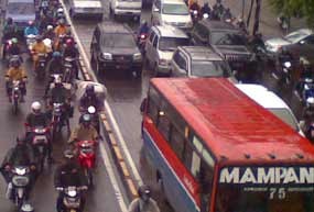 Akibat Hujan Deras, Kemacetan Mengular di Warung Buncit 