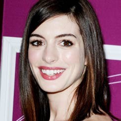 Anne Hathaway Siap Hadapi Tobey Maguire di Spider-Man 4