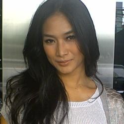 Jadi Ronggeng, Happy Salma Melenggang ke Prancis
