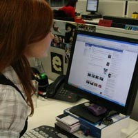 Facebook Kian Dekat Tempel YouTube